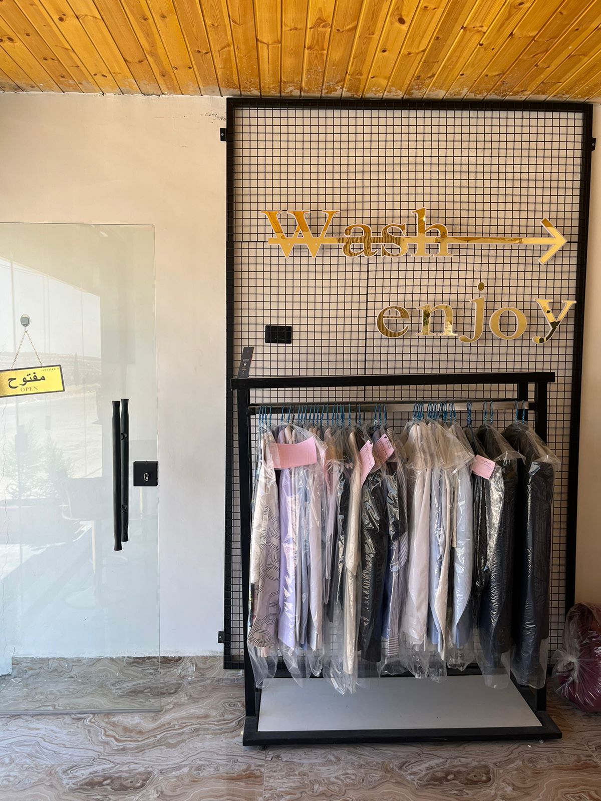 طاقم الخبراء في العمل